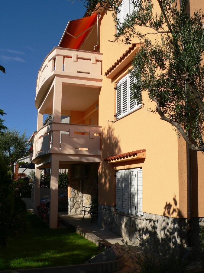 Apartamento Apartman Ruza Krk Town Exterior foto